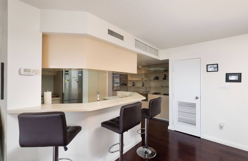 Bay Cloverhill Condo | Modern large 1,170 sq.ft two-bedroom and two-bathroom condo on Bay