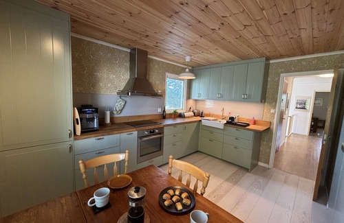 Alghult House | Modern large holiday home near lake in Småland