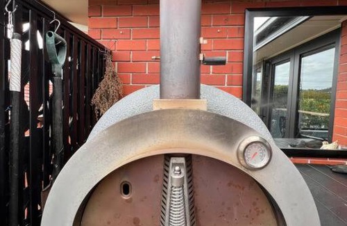 Howrah Apartment | Modern light filled home near beaches