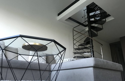 Brabantwijk Apartment | Modern Loft Duplex Penthouse with Balcony & Gym