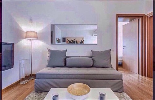 Voula Apartment | Modern & Lovely Athenian Riviera Apartment