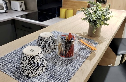 Birstall Apartment | Modern lux apt newly decorated with free car park