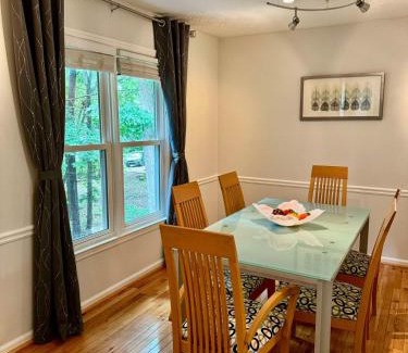 Marietta House | Modern Luxe Retreat near Braves Fast WiFi and Parking