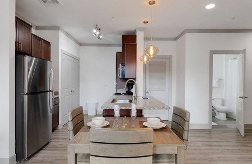 Farragut Apartment | Modern Luxury at Overlook at Farragut| Parking