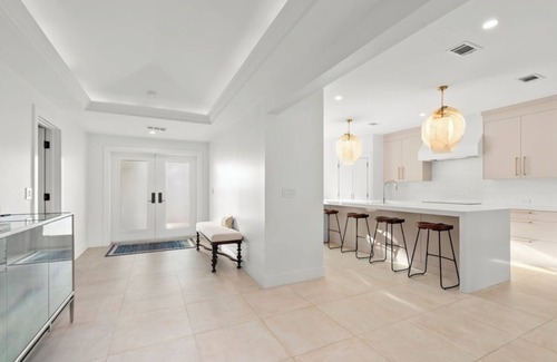 Sanibel House | Modern luxury house with ensuite bedrooms, deepwater canal access, and pool.