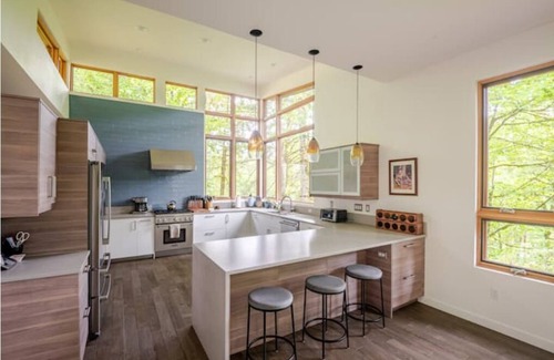 Marmot House | Modern Luxury Nestled in The Woods