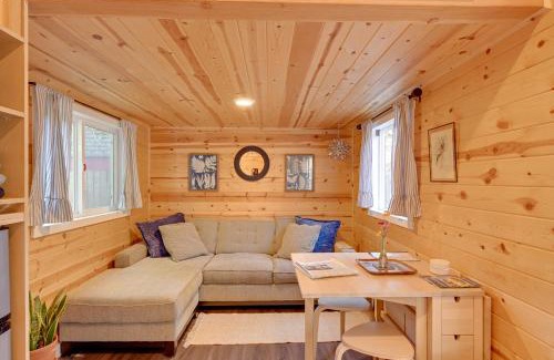 Lynnwood Apartment | Modern Lynnwood Tiny House 16 Mi to Seattle!