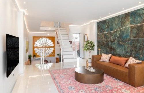 Spruce Hill Villa | Modern Marvel at University City