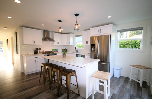 Stinson Beach House | Modern Mid-Century Cottage