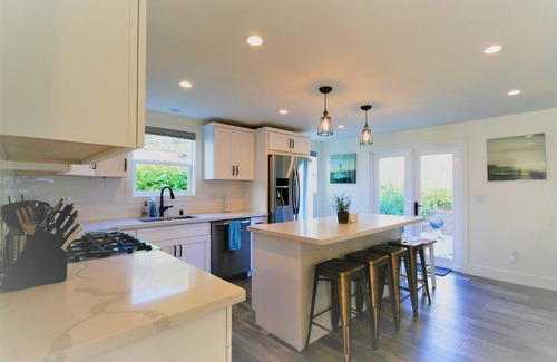 Stinson Beach House | Modern Mid-Century Cottage