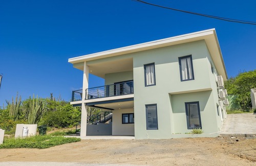 Jaburibari Apartment | Modern NEW 2BR1BA ~ Nature Escape ~ Great Location