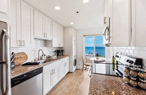 Village of La Jolla Condo | Modern Oceanfront Cove Condo Only Steps from La Jolla Beach
