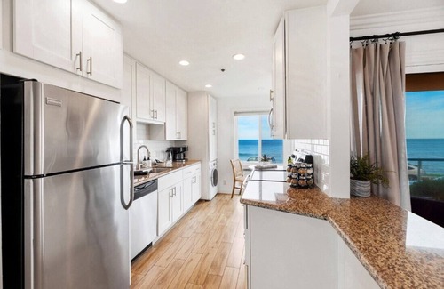Village of La Jolla Condo | Modern Oceanfront Cove Condo Only Steps from La Jolla Beach