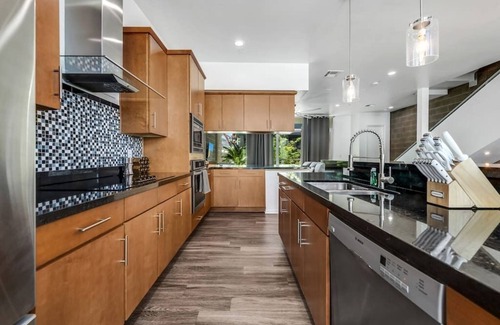 Riverside Apartment | Modern & Prime 2 bedroom apartment with balcony!