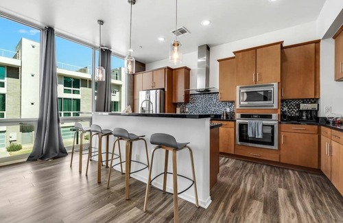 Riverside Apartment | Modern & Prime 2 bedroom apartment with balcony!