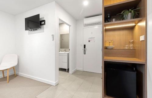 Callala Beach Hotel | Modern Queen Studio - 6 Min Walk to Beach