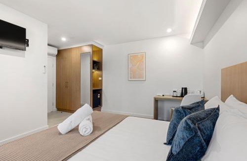 Callala Beach Hotel | Modern Queen Studio - 6 Min Walk to Beach