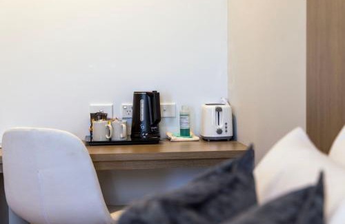 Callala Beach Hotel | Modern Queen Studio - 6 Min Walk to Beach