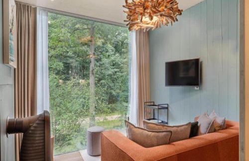 Maubray House | Modern Retreat with Rooftop