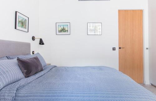 London City Centre House | Modern Rooms at Charing Cross