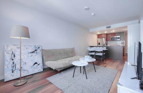 Golden Village Condo | Modern & Spacious 1.5 BDR Condo near YVR & Costco