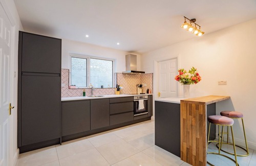 Galway House | Modern & Spacious 3-bedroom house in gorgeous Galway with Parking