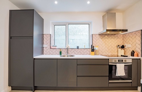 Galway House | Modern & Spacious 3-bedroom house in gorgeous Galway with Parking