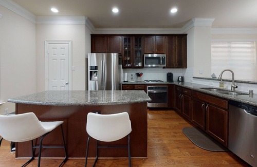 Woodlake - Briar Meadow House | Modern Spacious home in gated community- 2 mins from everything