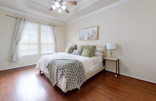 Woodlake - Briar Meadow House | Modern Spacious home in gated community- 2 mins from everything