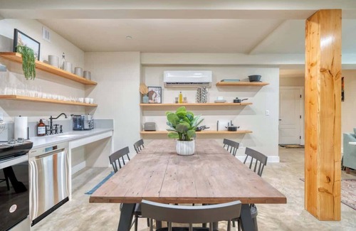 Mississippi District Apartment | Modern Spanish 3BR | Steps to Mississippi