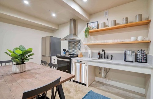 Mississippi District Apartment | Modern Spanish 3BR | Steps to Mississippi