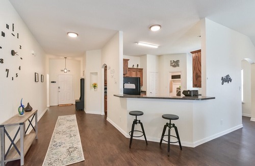 Mansfield House | ★ Modern Sports Theme Getaway near AT&T & BLD★