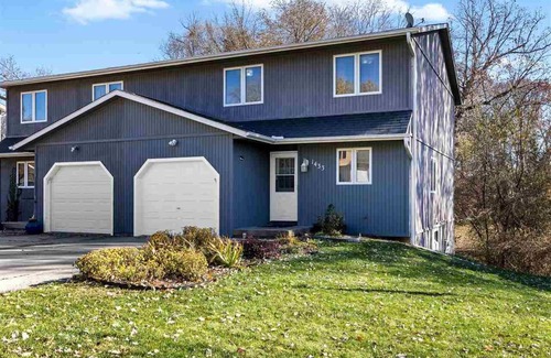 Coralville House | Modern Stays Rental presents this home to you. Make memories here!