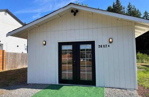 Marysville Resort | Modern Studio in MarysVille A Forest Haven