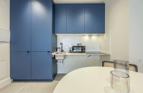 Puerta del Angel Apartment | Modern studio near the Royal Palace 01