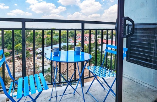 Clark Freeport Apartment | Modern Studio w/Rooftop Pool Near Clark