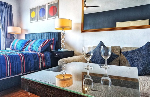 Clark Freeport Apartment | Modern Studio w/Rooftop Pool Near Clark