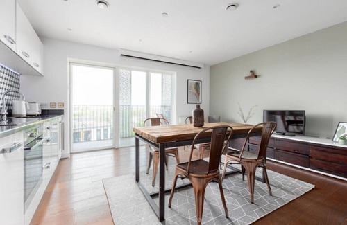 Hackney Central Apartment | Modern Studio with Balcony in Hackney