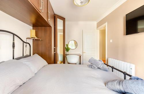 Grand Canal Dock Apartment | Modern Stylish Central Apt with free parking