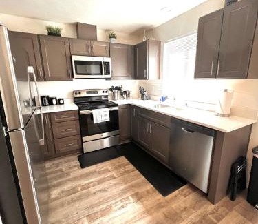 Spokane Valley Apartment | Modern & Stylish King bed WiFi