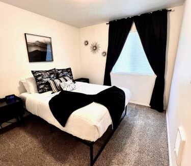 Spokane Valley Apartment | Modern & Stylish King bed WiFi