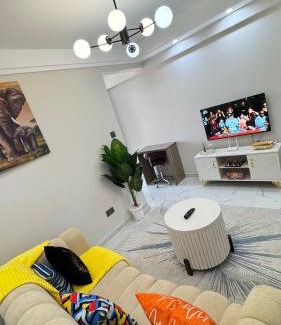 Kilimani Apartment | Modern Suite 1BR in Kilimani WIFI,Netflix,Free Parking,Near yaya center