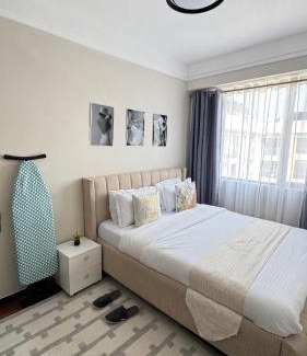 Kilimani Apartment | Modern Suite 1BR in Kilimani WIFI,Netflix,Free Parking,Near yaya center