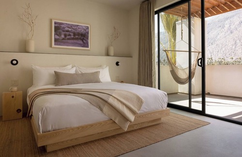Downtown Palm Springs Hotel | Modern Suites w/Luxe Amenities, Complimentary Bikes & Poolside Lounge