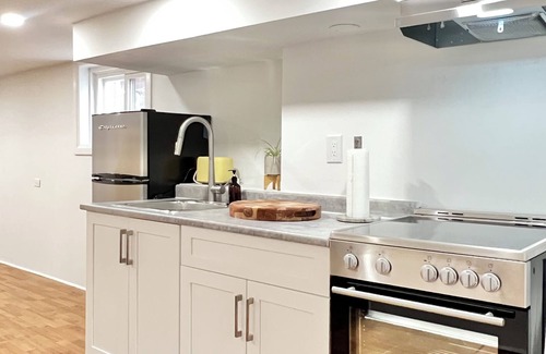 Woodbine - Lumsden House | Modern Upper Beaches Home-2min from Subway Station