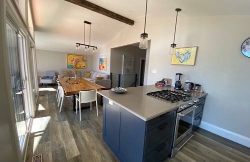 Baddow Cottage | Modern upscale cottage overlooking Balsam Lake.