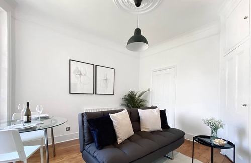 Forest Hill Apartment | Modern, Victorian 4 Bed Spacious Flat Forest Hill | South London