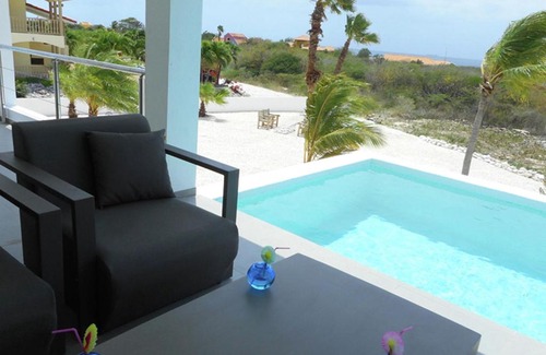 Willemstad Villa | Modern Villa in Willemstad Curacao with Private Pool