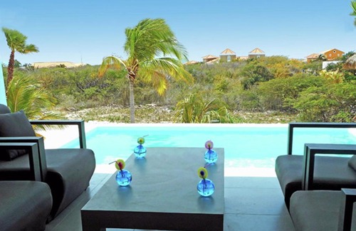 Willemstad Villa | Modern Villa in Willemstad Curacao with Private Pool