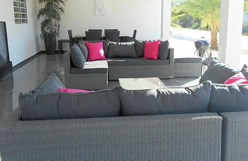 Willemstad Villa | Modern Villa in Willemstad Curacao with Private Pool